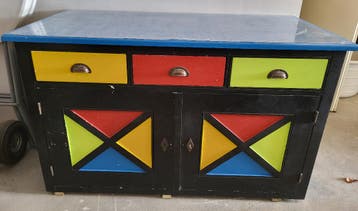 Gratis ophalen! Gekleurde houten opberg kast Maten; 135cm br