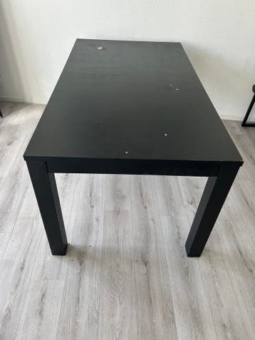 Zwarte eettafel