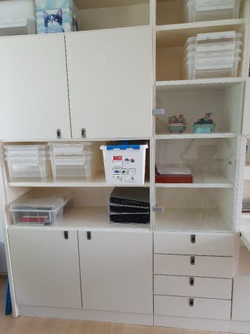 Witte Musterring wandkast (zonder inhoud)