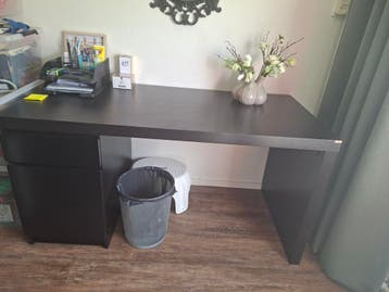 Zwart IKEA bureau met ladeblok - 140x65 cm