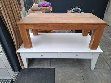 Gratis: 2 salontafels (hout en wit)