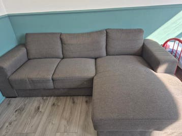 Gratis af te halen: Bank, bed en eettafel met stoelen