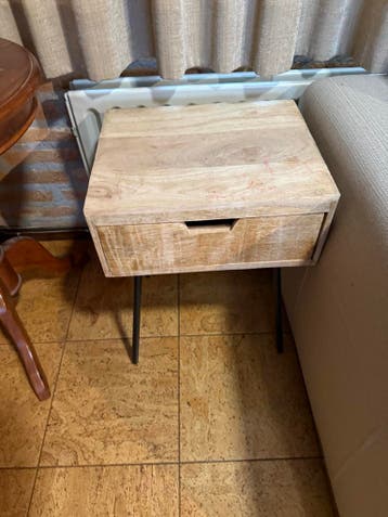 Nachtkastje met lade gratis af te halen