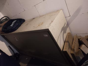 IJzeren opbergkast, gratis