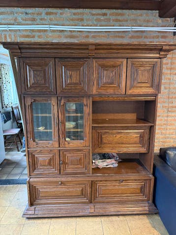 Grote houten wandkast