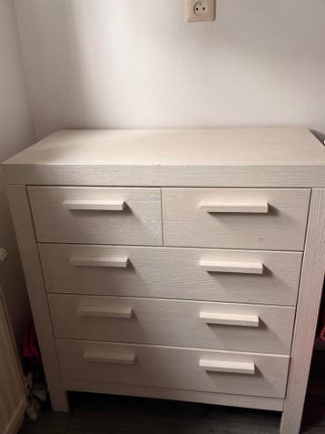 Gratis kast met laden - ideaal voor studentenkamer