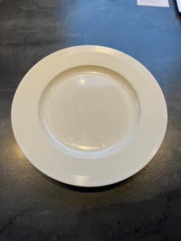 GEZOCHT: New Linnen dinerborden (27 cm)