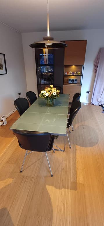 Tafel glas en metaal. Niels gammelgaard