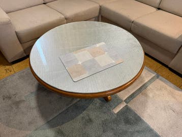 Houten salontafel met glazen blad gratis af te halen