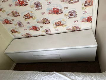 Brede witte tv kast 2deurtjes en 2 laatjes