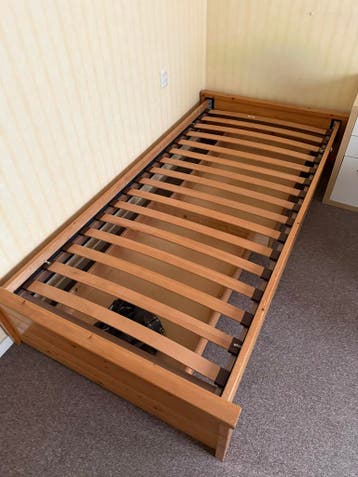 Eenpersoonsbed met lattenbodem houtkleur 80x200