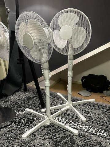 2x Witte Staande Ventilatoren in Goede Staat!
