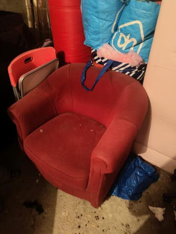 Gratis af te halen: Comfortabele rode fauteuil