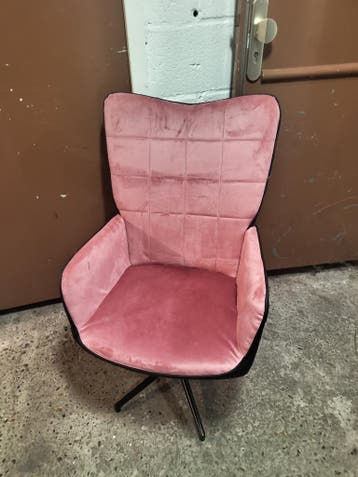 Gratis ophalen: Roze bureaustoel