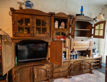 Massief eikenhouten wandmeubel — Gratis —