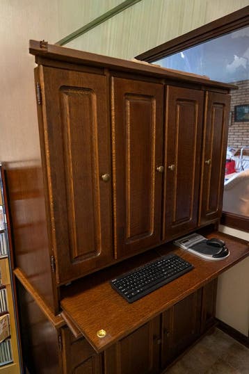 Computer meubel donker eiken — gratis —