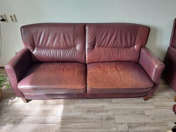 Gratis stoel en bank van Bordeaux rood leer