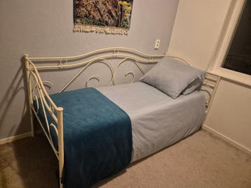 Nette Eenpersoonsbed Gratis op te halen inclusief matras