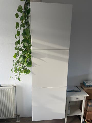 IKEA kast met wit hoogglans frontjes - gratis af te halen