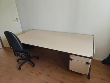 Stevig bureau