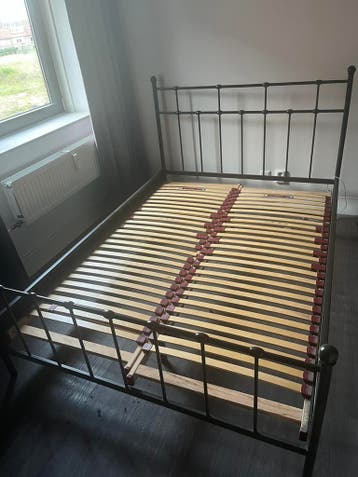Bedframe (140x200CM) + Lattenbodem (2x 70x200CM)