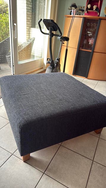 Vierkant , Antrisiet poef , 1,05 m hoogte 47 cm