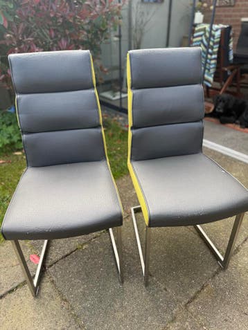 Xooon stoelen - gratis af te halen (leer beschadigd)