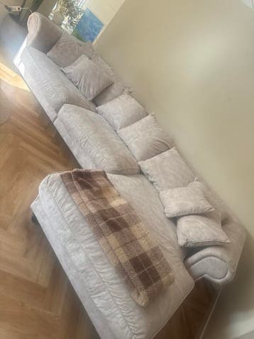 Gratis gebruikte bank met vlekken - zelf reinigen