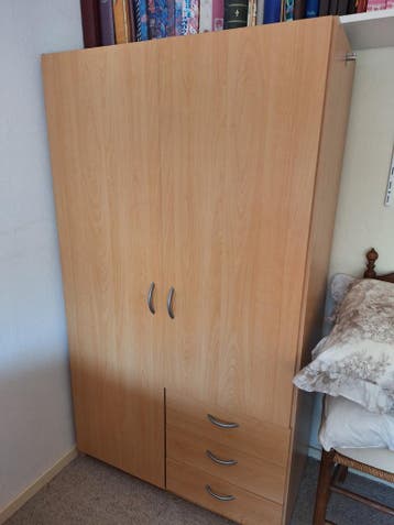 Kast met hang- en leggedeelte