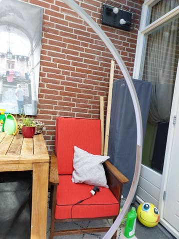 Staande lamp met gebogen arm
