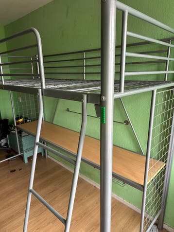 Gratis afhalen, hoog bed met bureau