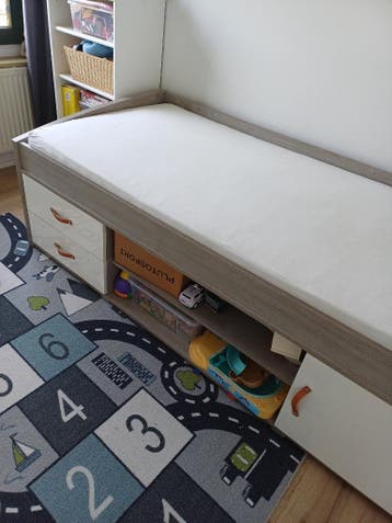 Gratis kinderbed/1 persoonsbed