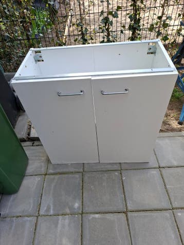 Witte keukenkast met twee deuren