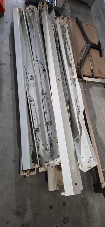 TL-armaturen met buizen (Sommige lampen werken niet meer)