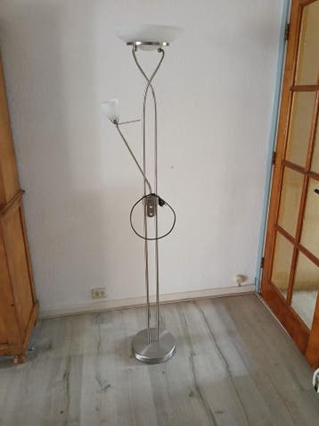 Gratis af te halen: Schemerlamp met leeslampje