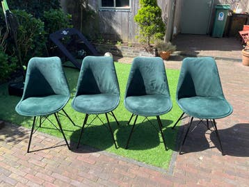 GRATIS! 4 eetkamerstoelen met groene velvet bekleding