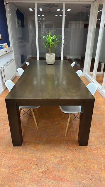 Houten eettafel