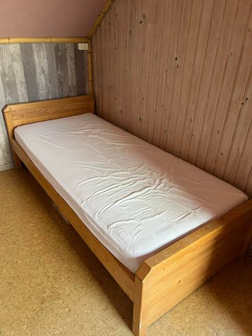 Grenen eenpersoonsbed