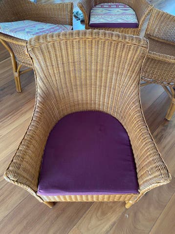 Set van 4 rieten eetkamerstoelen met losse kussens