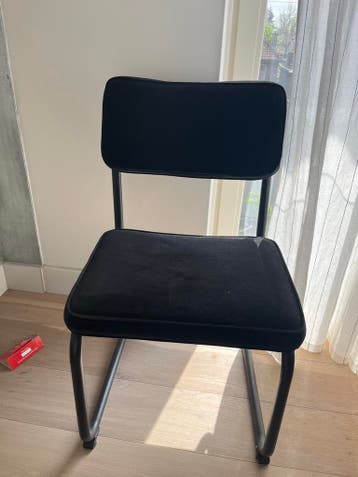 Stoel zwart ribstof gratis