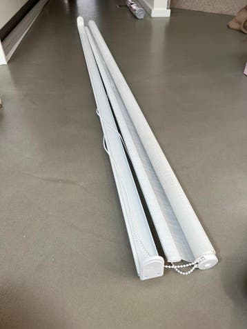 Rolgordijn badkamer wit patroon, lichtdoorlatend