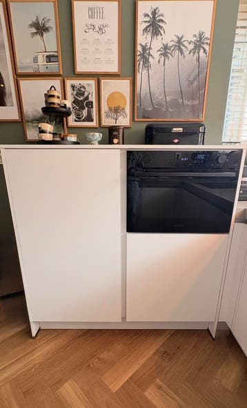 Keukenkast incl koelkast, excl de combi oven!