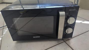 Severin Magnetron met Grill - Schoon en direct op te halen!