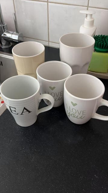 Gratis op te halen: Diverse mokken en glazen