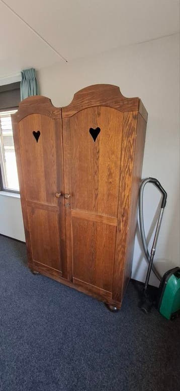 Vintage houten kast met hang- en legruimte