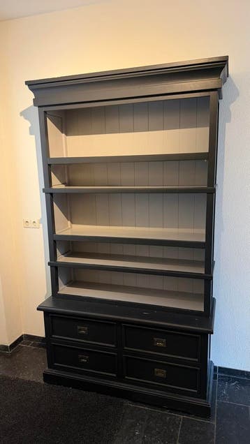 Mooie kast gratis af te halen