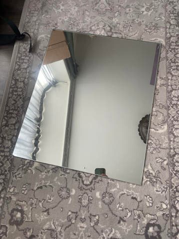 GRATIS AF TE HALEN: Spiegel 60x50 cm (Groningen)