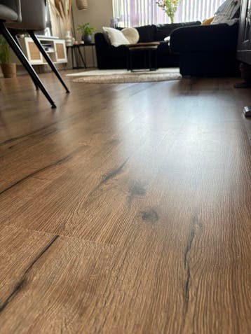 Gratis Donker Houtlook Laminaat Vloer - 30m²+