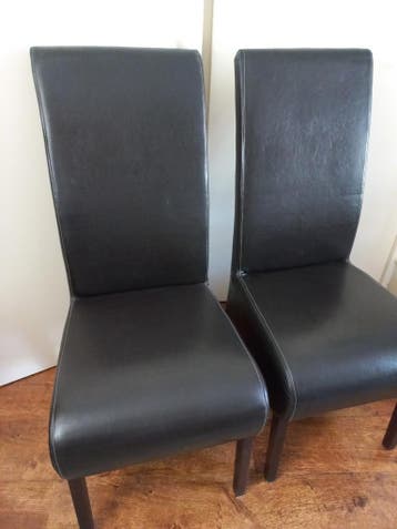 2 bruin leren eetkamerstoelen