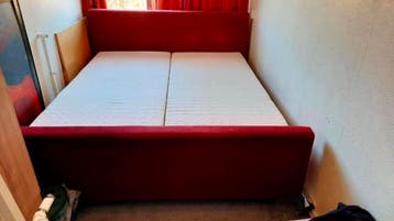 Tweepersoonsbed 193x230 cm met ombouw, nette staat